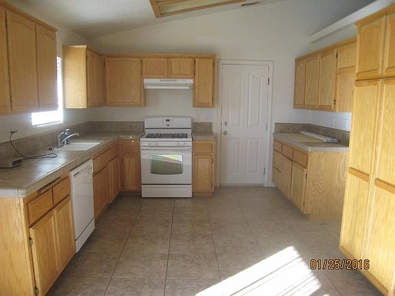 3rd image of 17759 Catalpa St