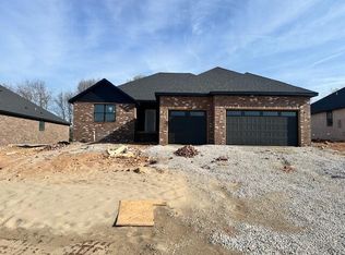 2121 N Silver Charm Ave, Springfield, MO 65802