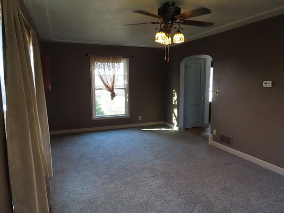 4th image of 1825 Oakwood Ave