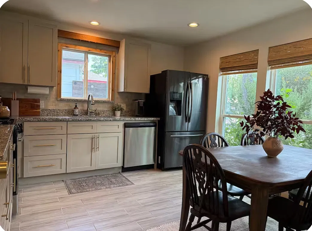 4 bed, 1726 sqft, $4,995 — Photo 3