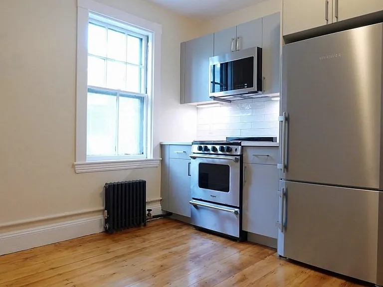 81 Oxford St #3 — Photo 2