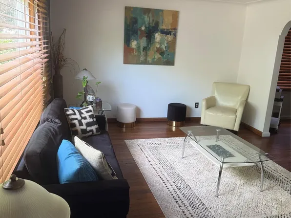 434 Moross Rd, Grosse Pointe Farms, MI 48236