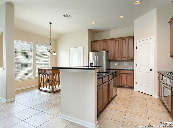 5th image of 9422 Holly Pl