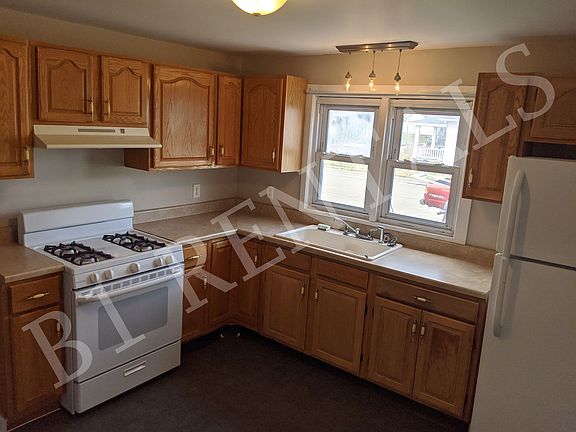 4th image of 701 Centennial St