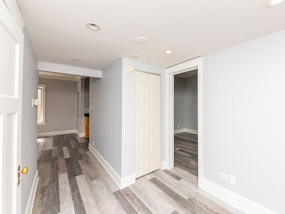 5th image of 809 S Damen Ave #C