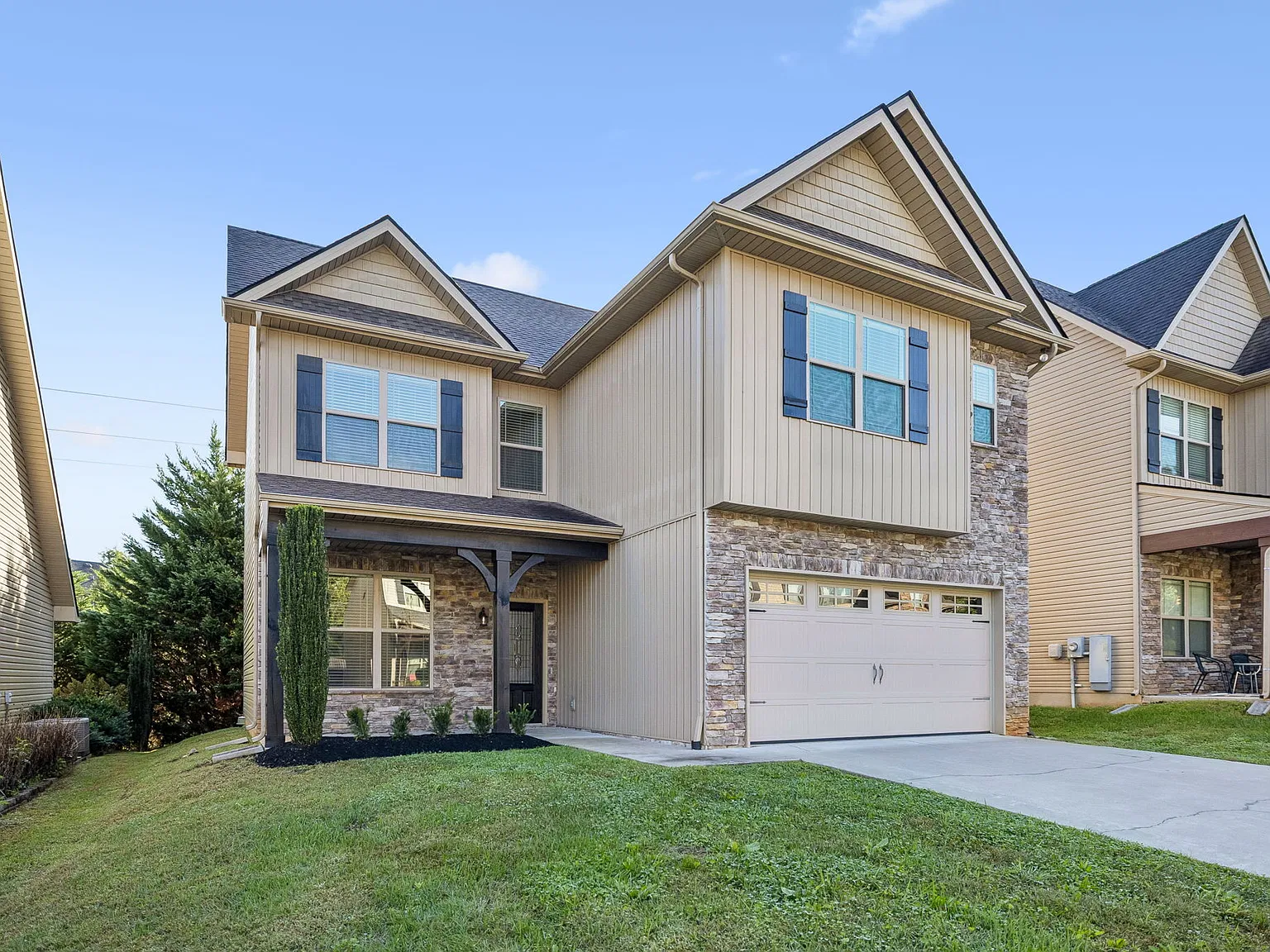 4 bed, 2.5 bath, 2224 sqft, $2,750 — Photo 2