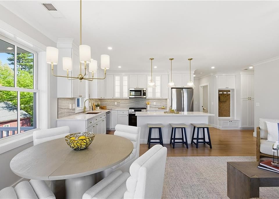 1st image of 67 Queen St #4C