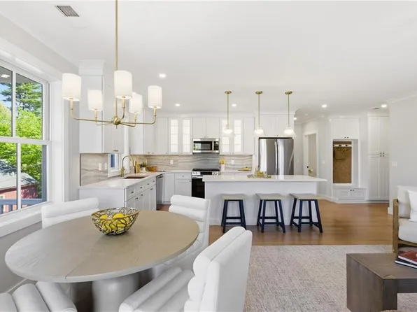 67 Queen St #4C, East Greenwich, RI 02818