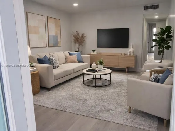 455 Golden Isles Dr APT 310, Hallandale, FL 33009