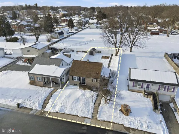 141 E Hummelstown St, Elizabethtown, PA 17022
