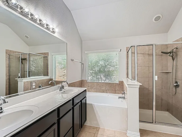 2416 Lynx Ct — Photo 7