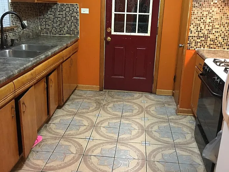 14505 Kenwood Ave — Photo 3