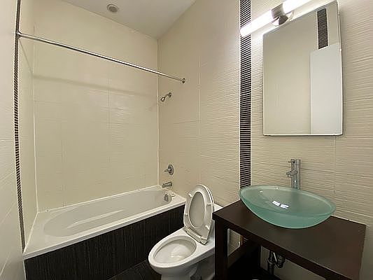 5th image of 171 Rogers Ave #3R