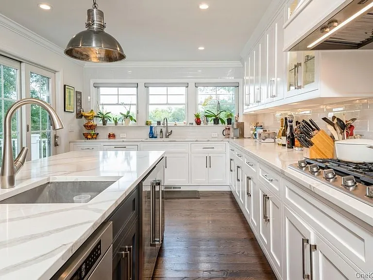 24 Sleepy Hollow Rd — Photo 8