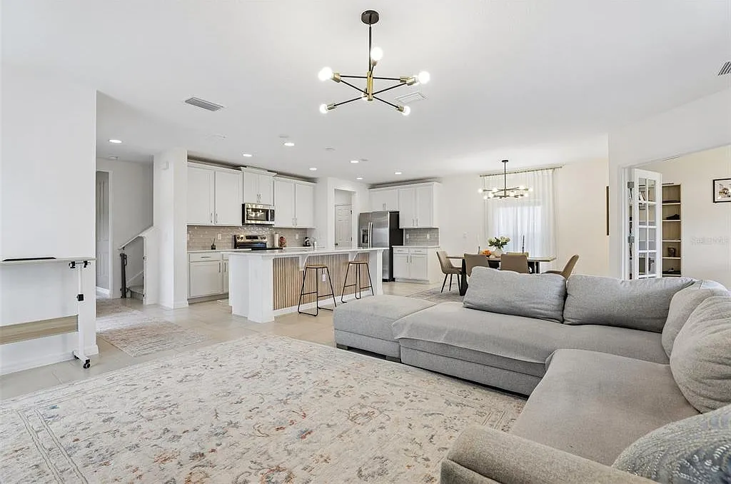4 bed, 2.5 bath, 2956 sqft, $3,500 — Photo 4