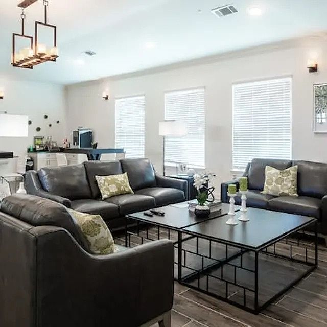 1st image of 2606 E McKinney St #Majesticb3