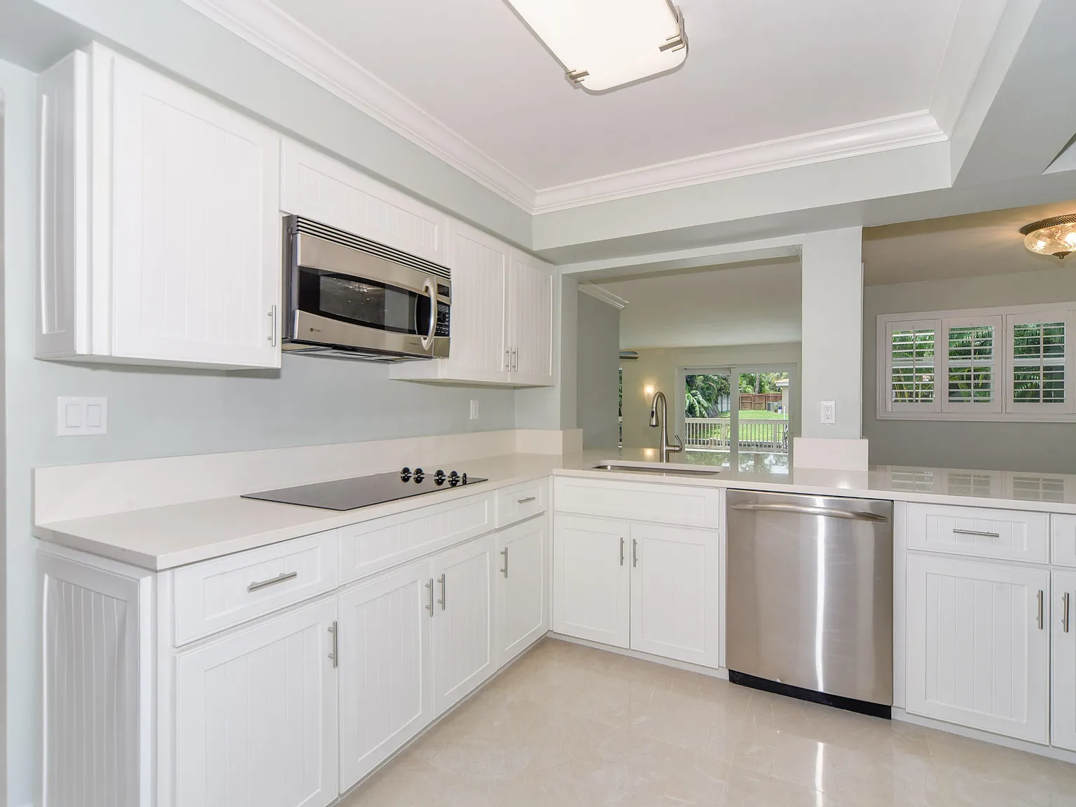 3 bed, 2.0 bath, 2070 sqft, $6,250 — Photo 3