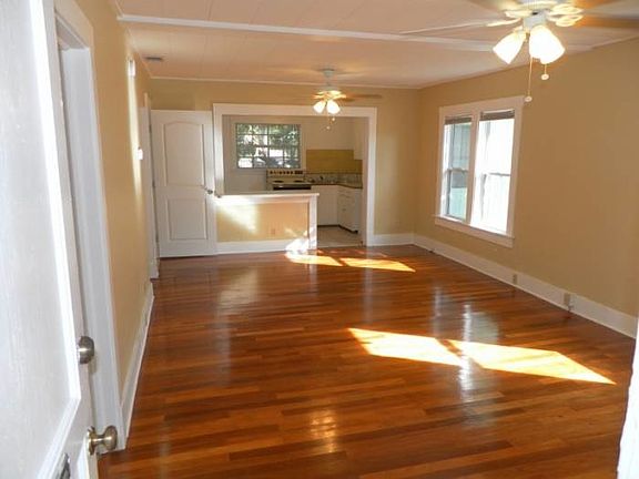 3rd image of 346 Tuxedo Ct S