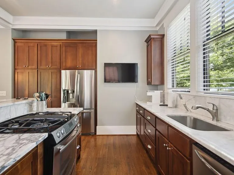 519 N Highland Ave NE — Photo 10