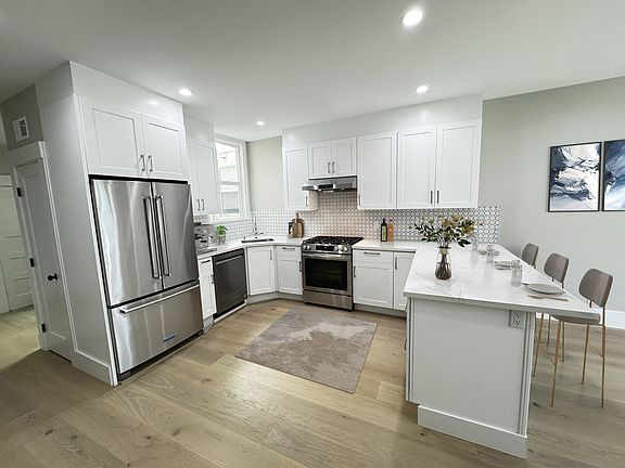 2nd image of 604 Vermont St APT 5