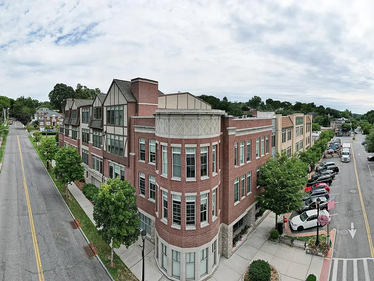 308 Columbus Ave — Photo 24