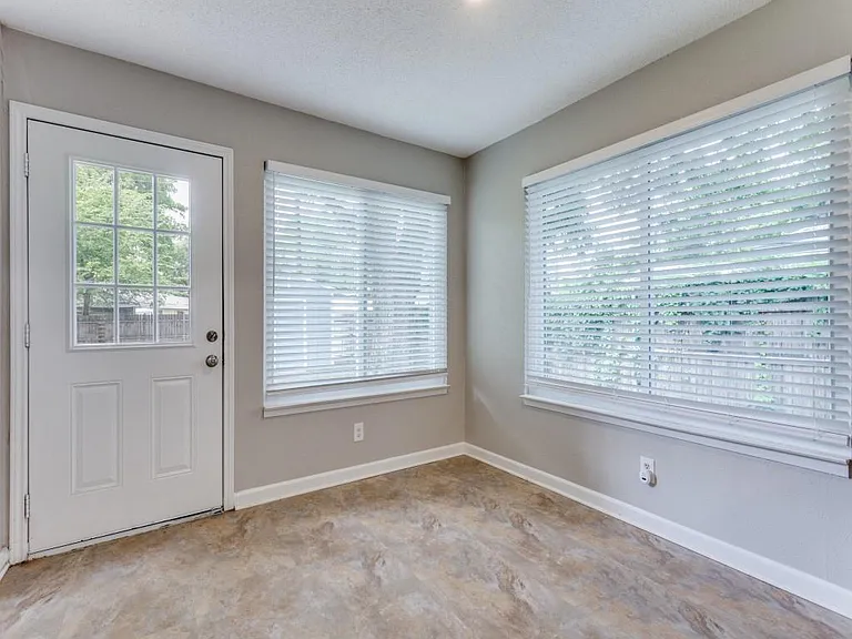 512 Bluebonnet Dr — Photo 10