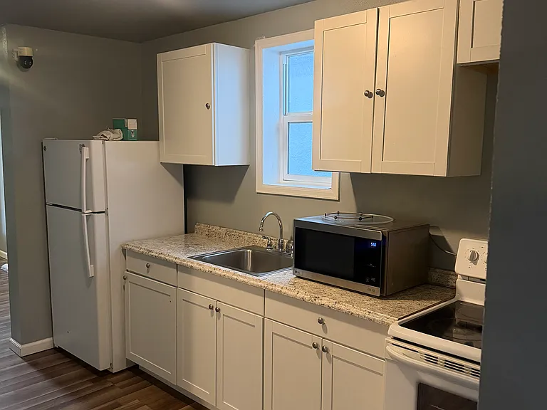 1217 Elm St — Photo 5