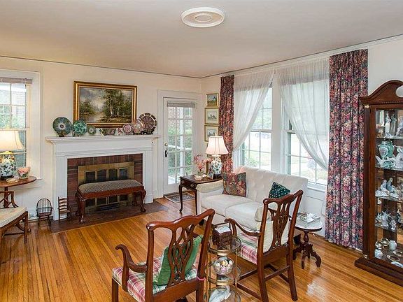4th image of 208 Augusta Dr