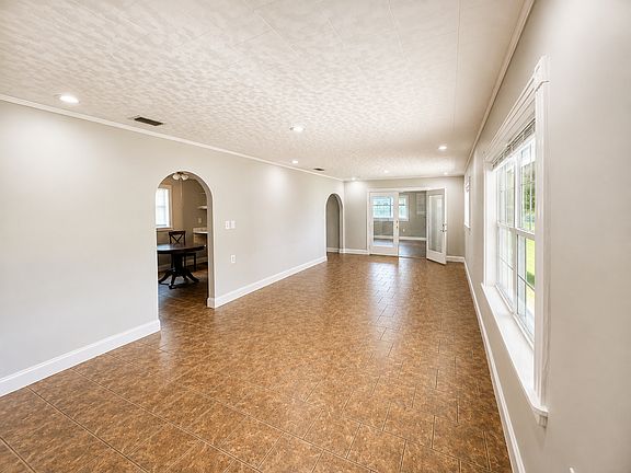 2nd image of 534 Shrine Club Rd