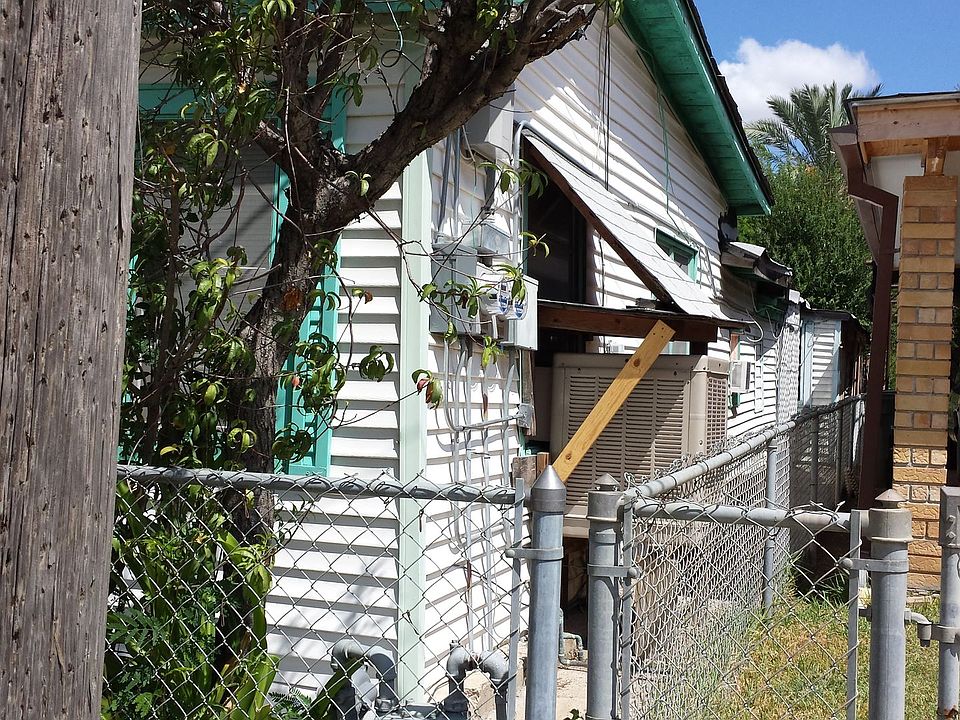 2nd image of 204 Mier St