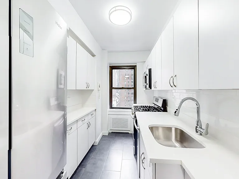 157 E 57th St #6C — Photo 6