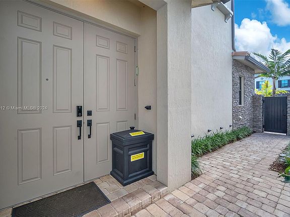 5th image of 11847 SW 13th Ct
