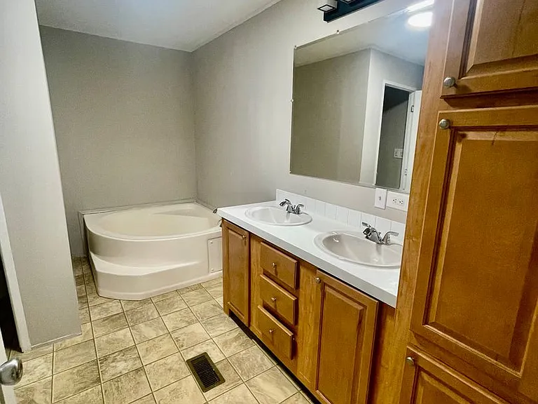 1838 Prairie Ct — Photo 17