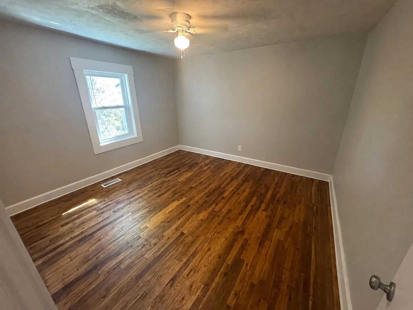 3 bed, 1.0 bath, 1151 sqft, $1,295 — Photo 4