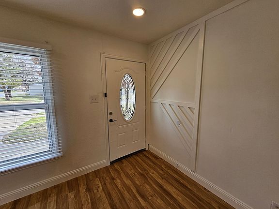 3rd image of 1002 Highland Dr