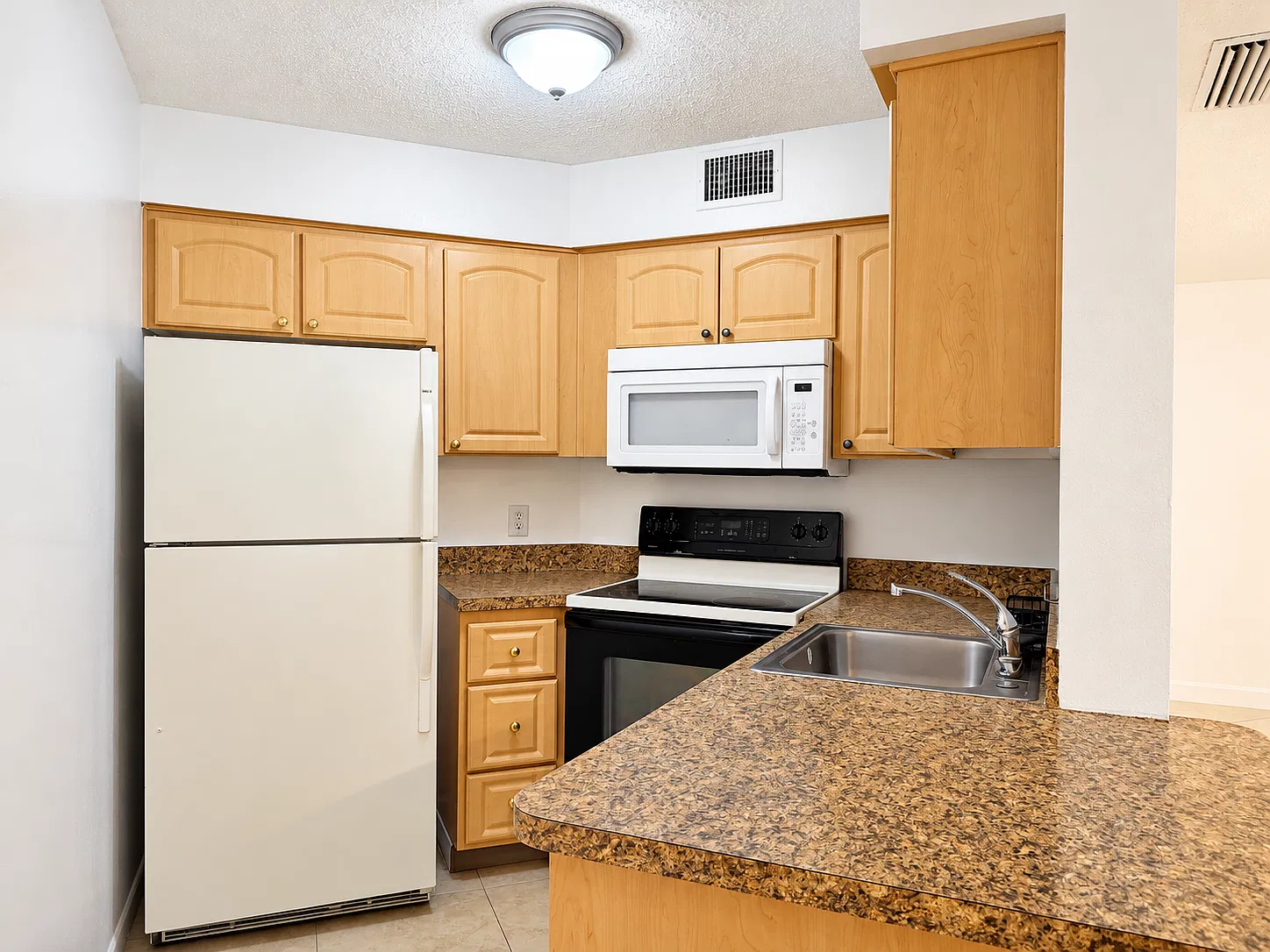 2 bed, 820 sqft, $1,550 — Photo 3