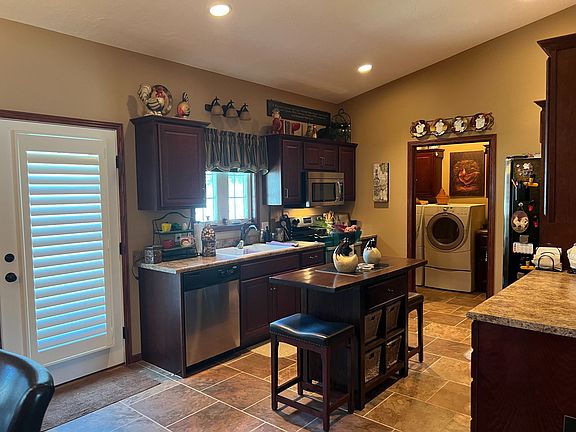 4th image of 3409 Bush Ct