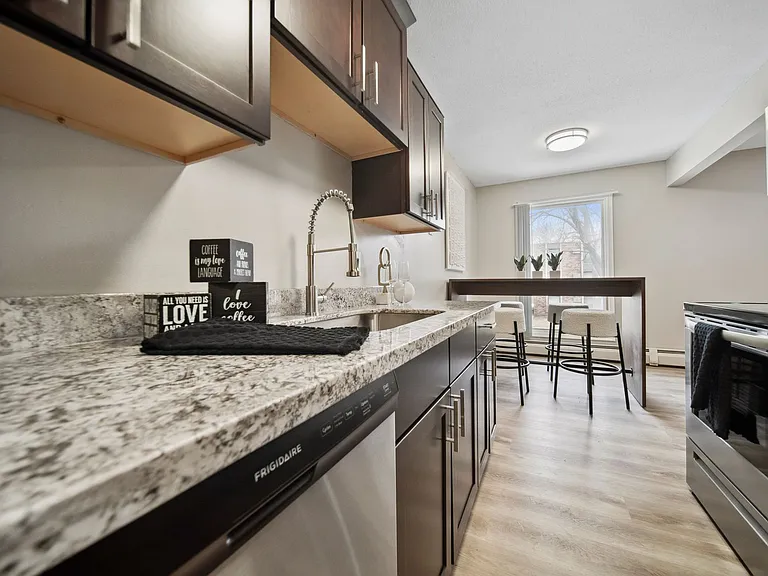 Atlas Pointe Apartments — Photo 12