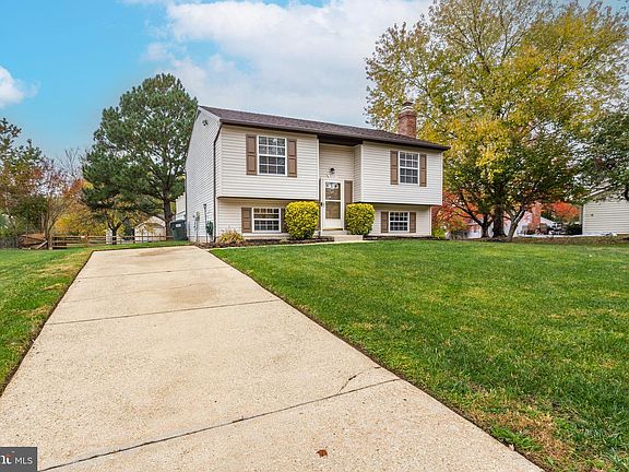 2nd image of 2099 Essex Ct