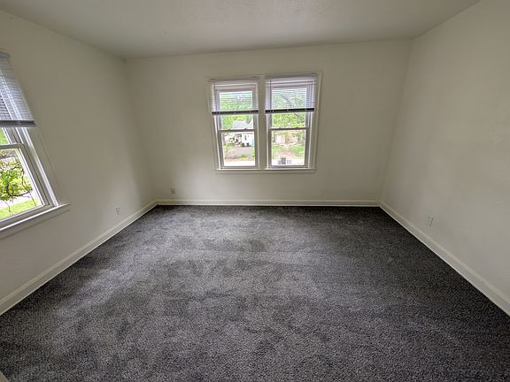 5th image of 1733 SW Central Park Ave #2