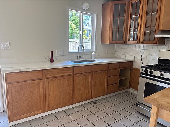 3rd image of 2130 Roosevelt Ave #B
