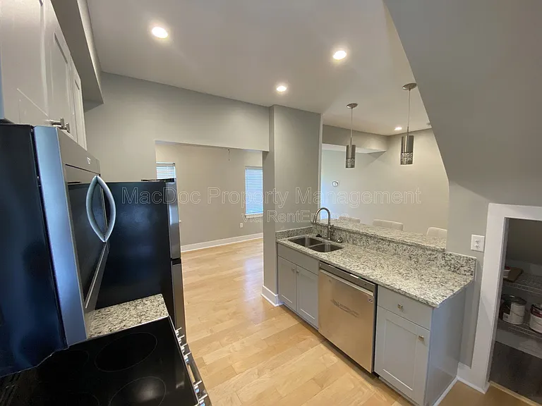 1115 Winchester St #C — Photo 8