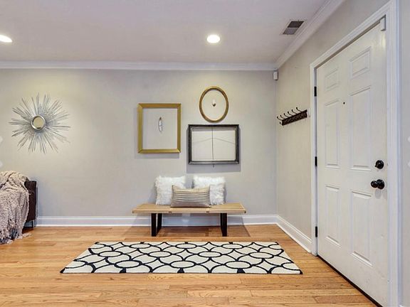 2nd image of 2216 N Sedgwick St #3
