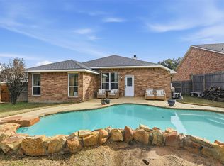 629 Tracy Dr, Azle, TX 76020