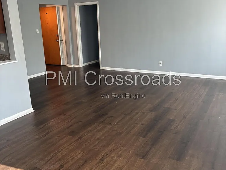 Riviera Manor — Photo 18