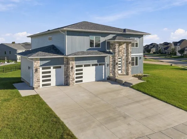 6589 Blackbird Ln, Bettendorf, IA 52722
