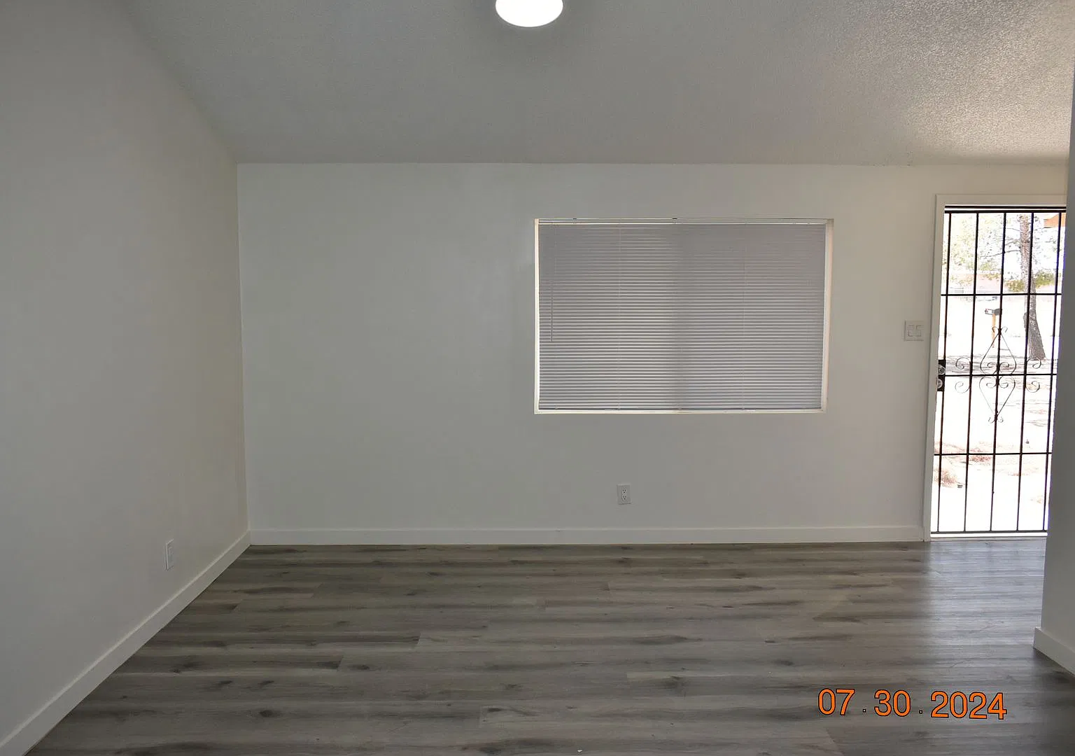 Charming 3-bedroom, 2-bathroom home located in California City, CA! — Photo 4