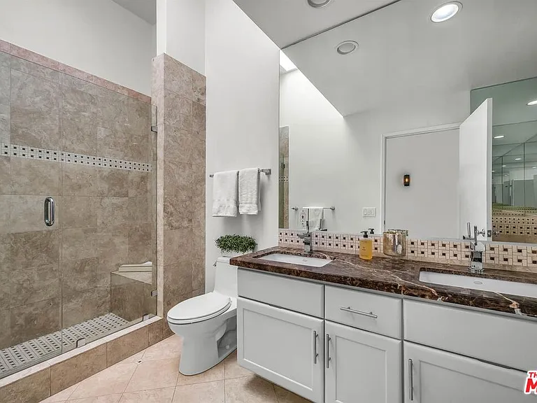 1735 Malcolm Ave #H — Photo 21