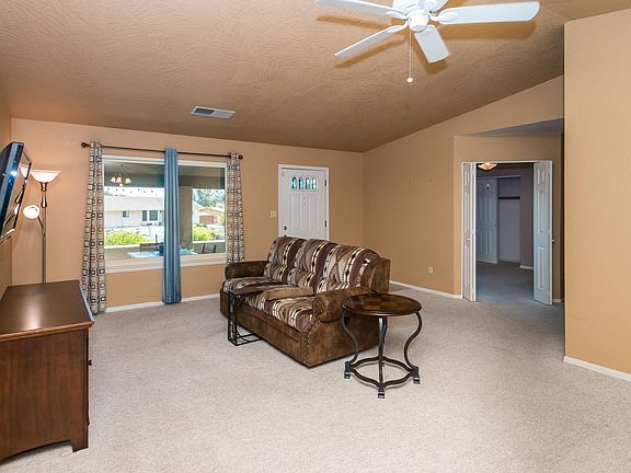 4th image of 61 E Spur Drive