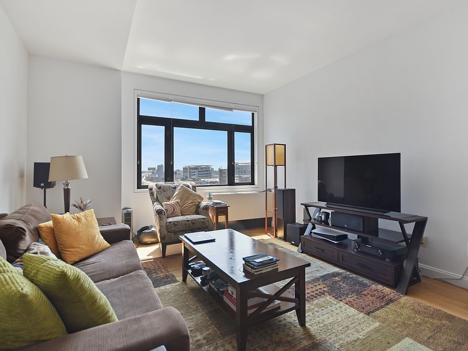1st image of 11-02 49th Ave #Penthouse 2l